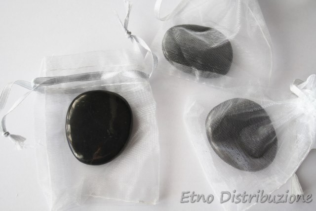 SHUNGITE IN CIOTTOLI  Ingrosso articoli etnici, articoli olistici ed  esoterici, lampade di sale, incensi, cristalli - Torino - Etno Distribuzione